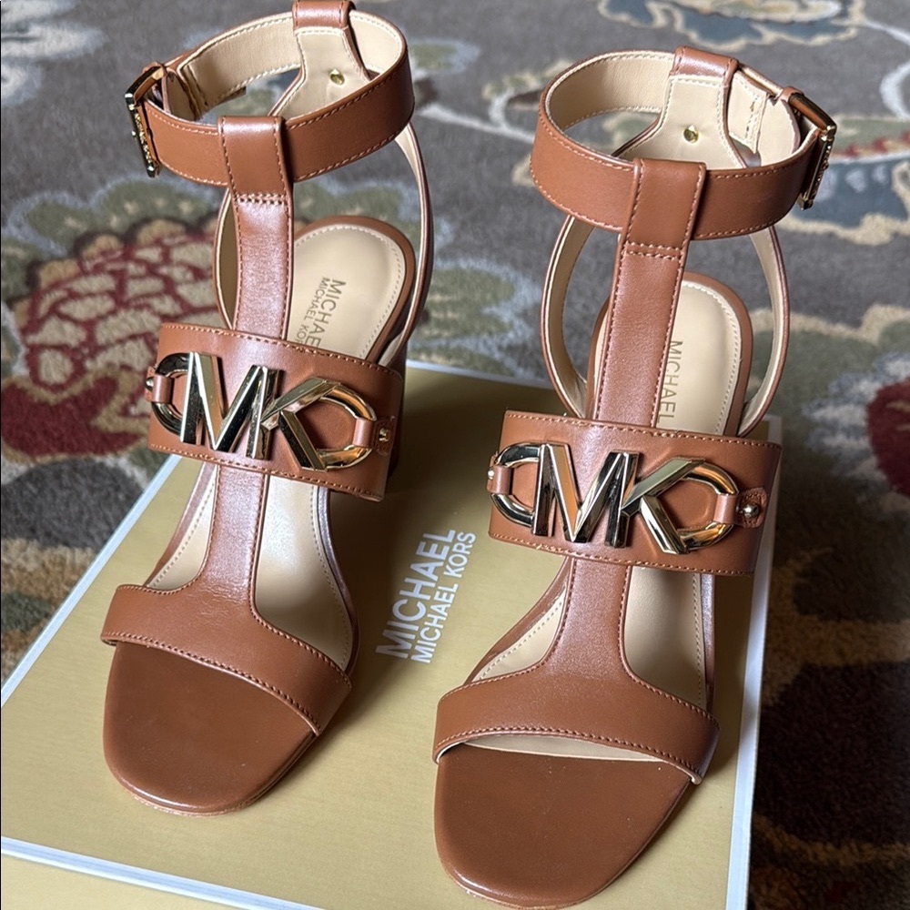 Michael Kors Brown Leather Izzy T Strap Sandal Size 7